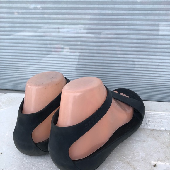 Crocs Women’s Black Rubber Slip On Gladiator Comfort Sandals Size W7 - Picture 6 of 13